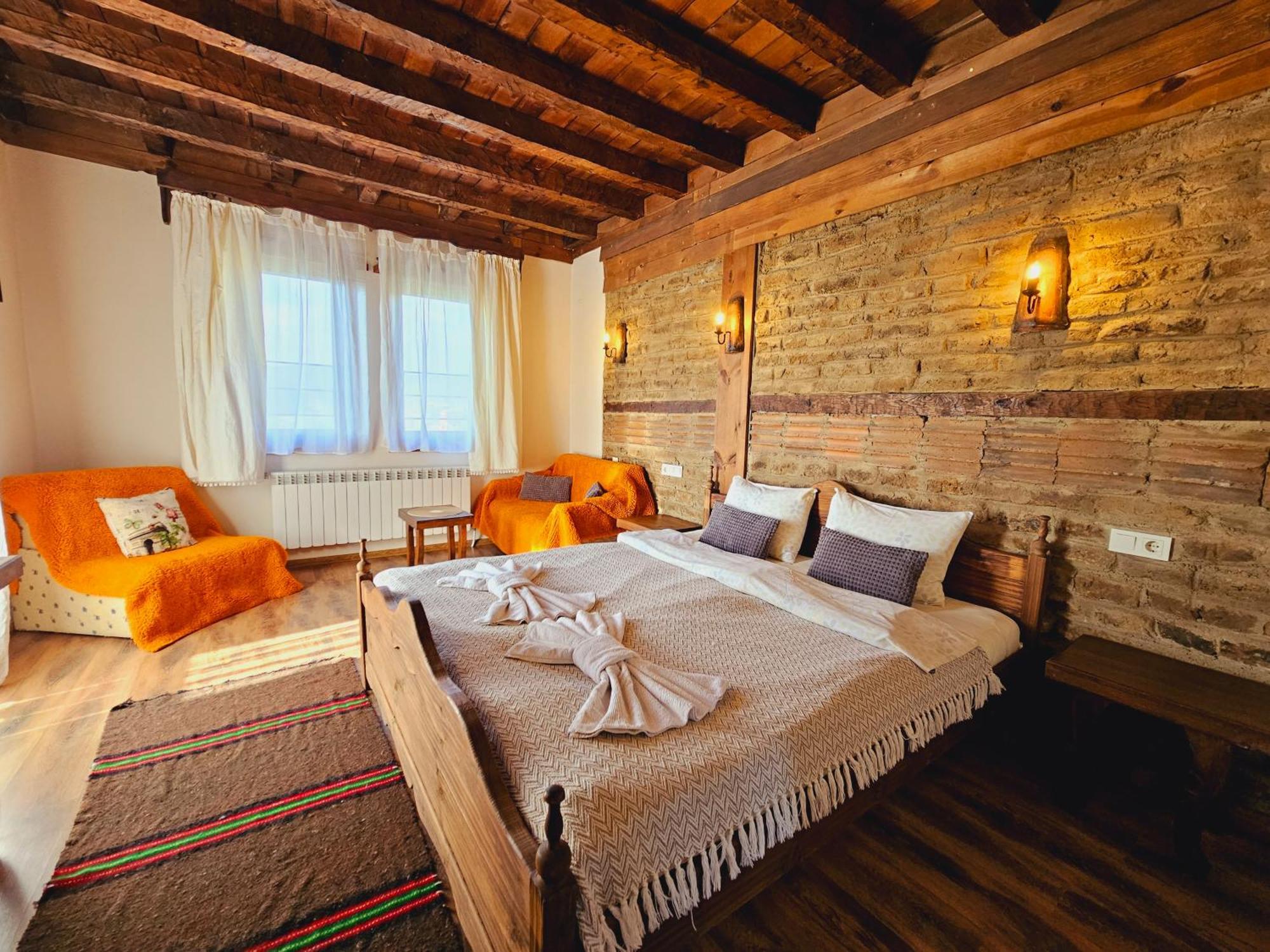 Панорама Хаус Лещен И Еко Къщи Дървена И Землянка Dış mekan fotoğraf