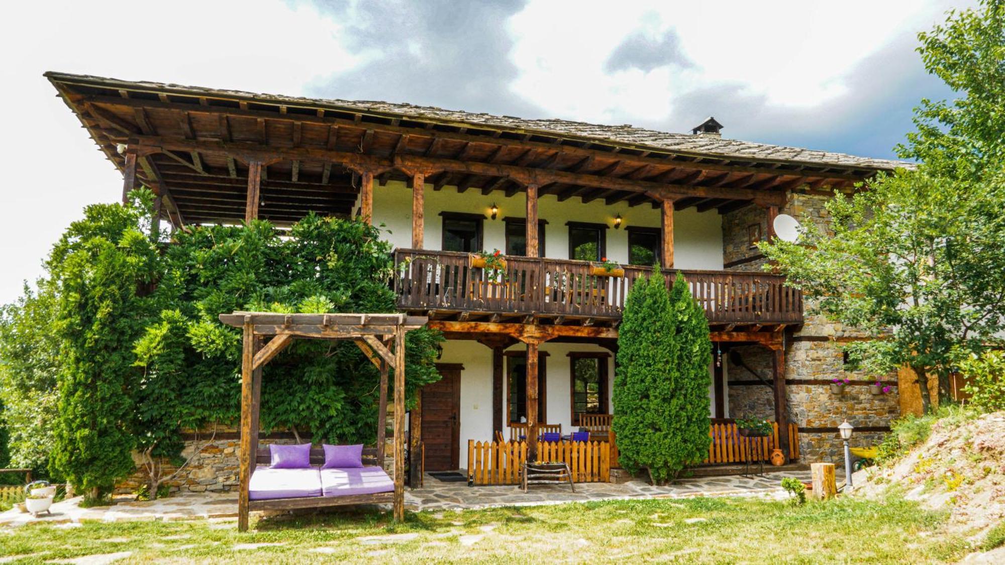 Панорама Хаус Лещен И Еко Къщи Дървена И Землянка Dış mekan fotoğraf
