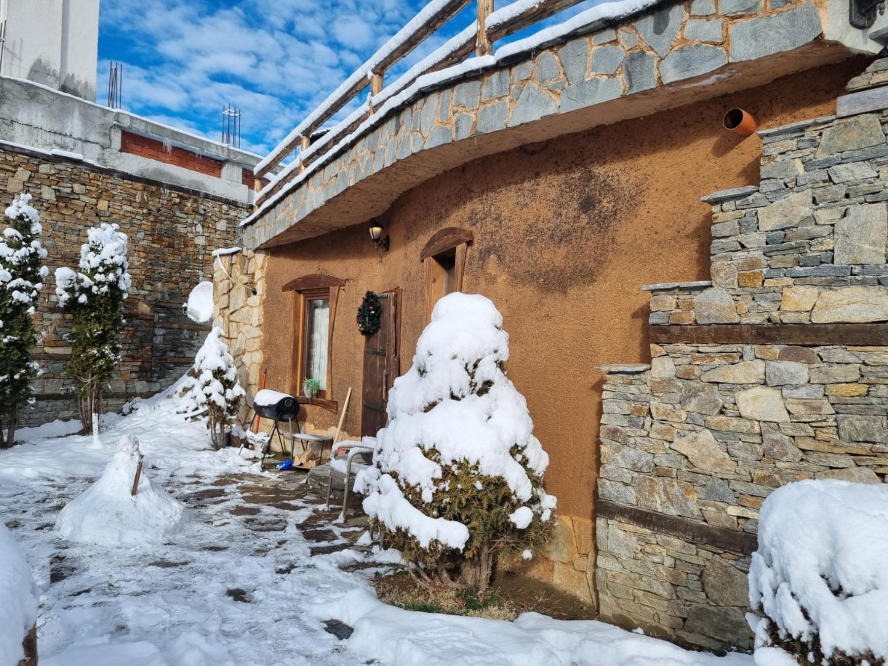 Панорама Хаус Лещен И Еко Къщи Дървена И Землянка Dış mekan fotoğraf