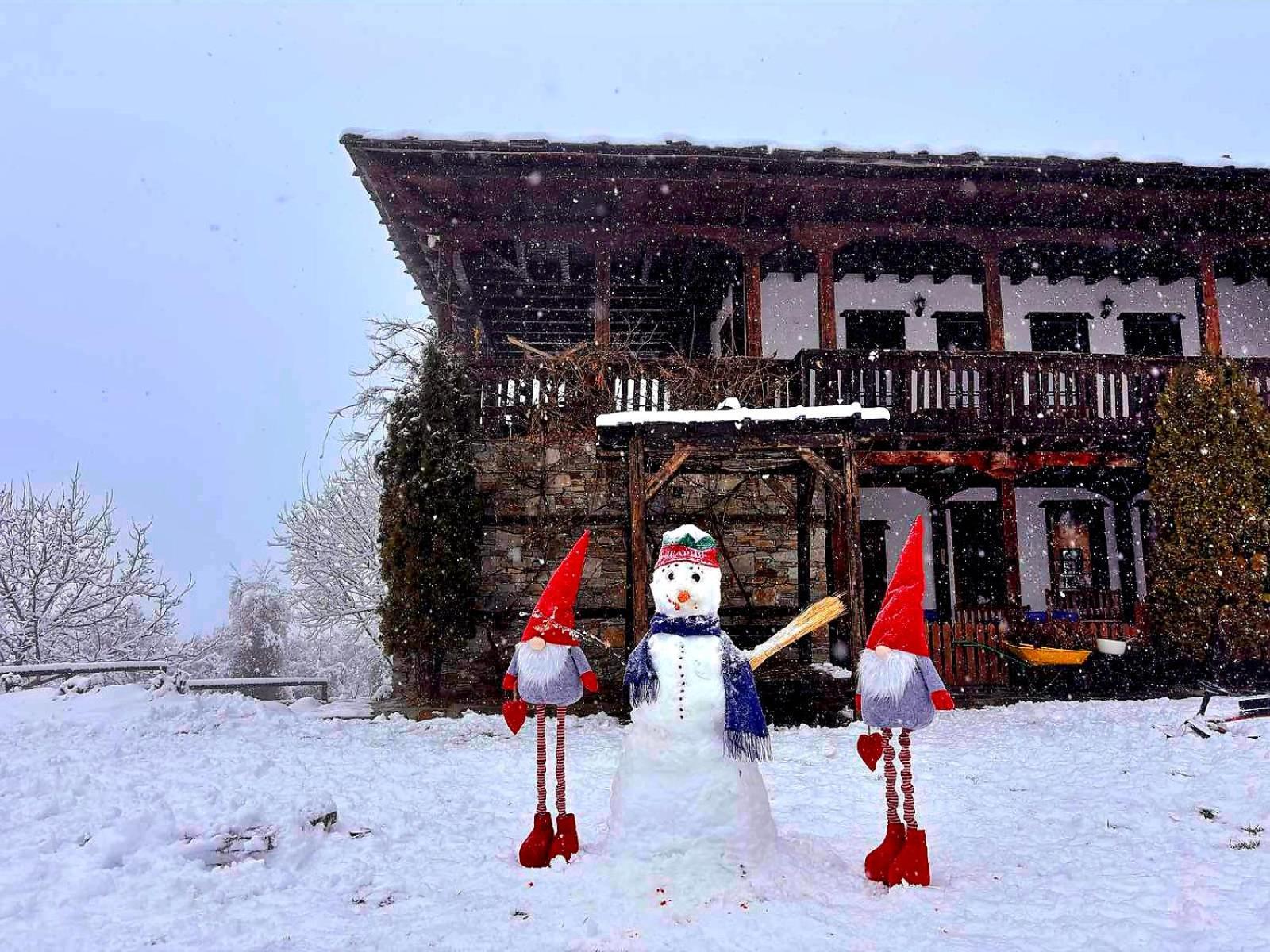 Панорама Хаус Лещен И Еко Къщи Дървена И Землянка Dış mekan fotoğraf
