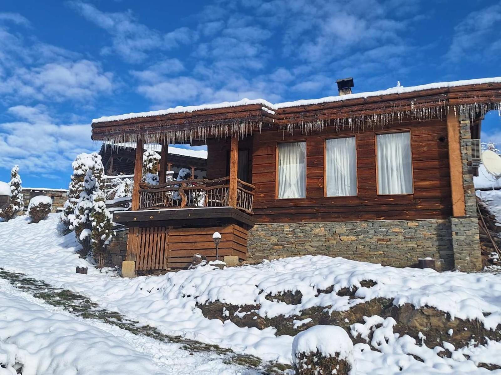 Панорама Хаус Лещен И Еко Къщи Дървена И Землянка Dış mekan fotoğraf